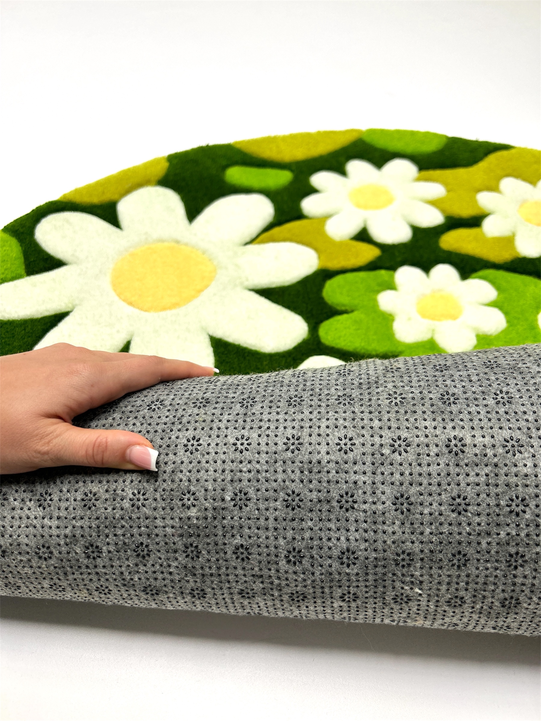 Anti-slip backing of tufted chamomile moss rug for kids room